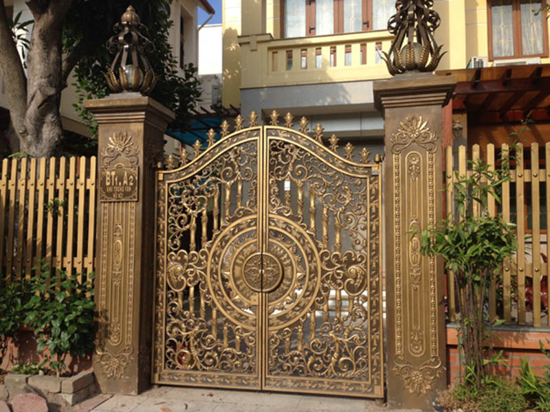 cổng nhà đẹp phù hợp cho căn biệt thự